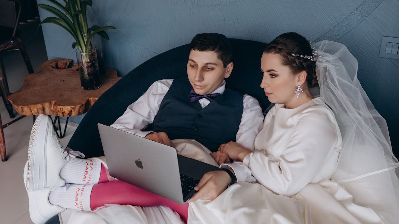 Gotowa strona ślubna czy robienie od zera: co wybrać przed weselem
