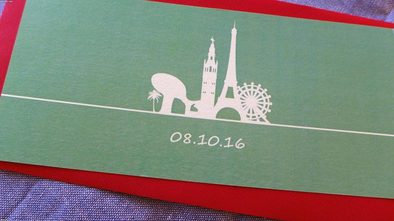 Co umieścić na stronie ślubnej poza RSVP: harmonogram, galeria, prezenty i noclegi